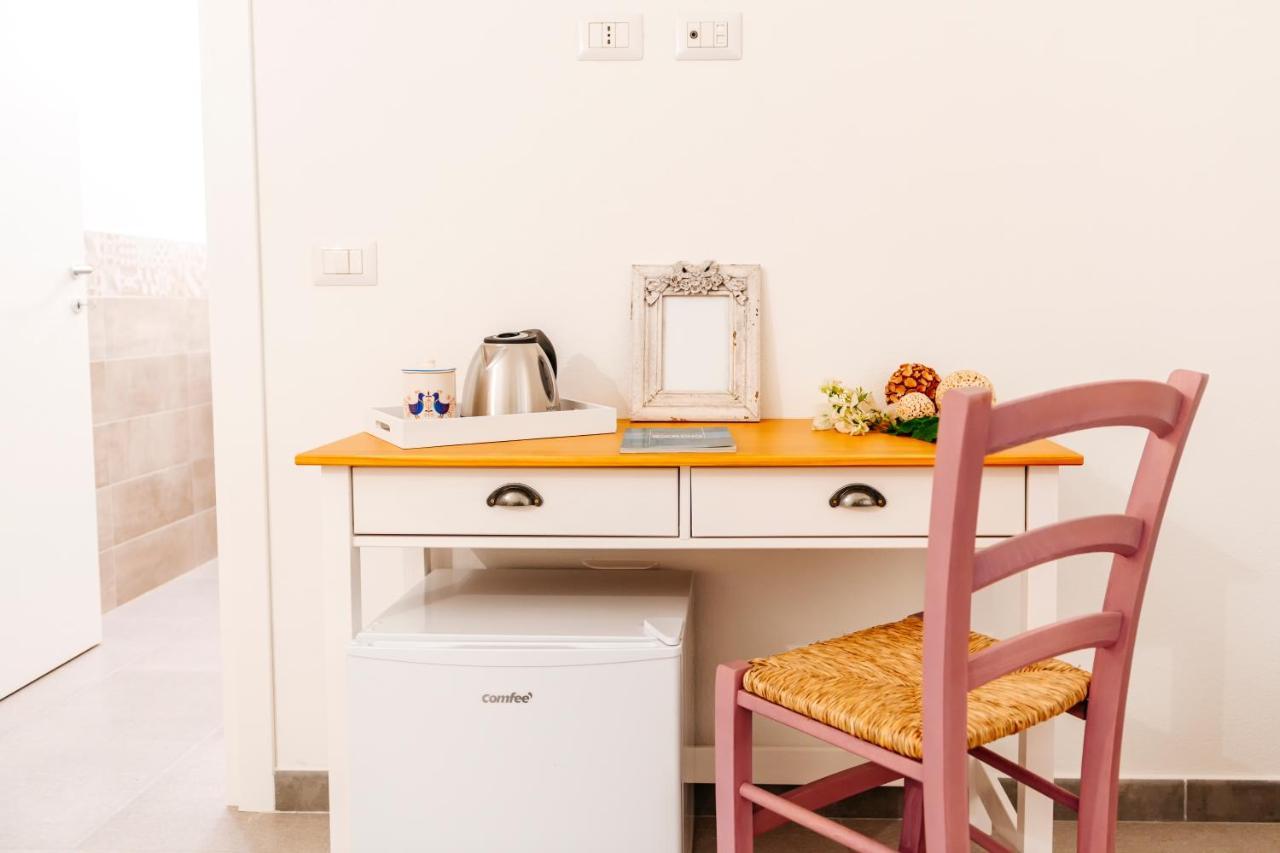 Domo Mediterranea Affittacamere-Guest House SantʼAntìoco Екстериор снимка
