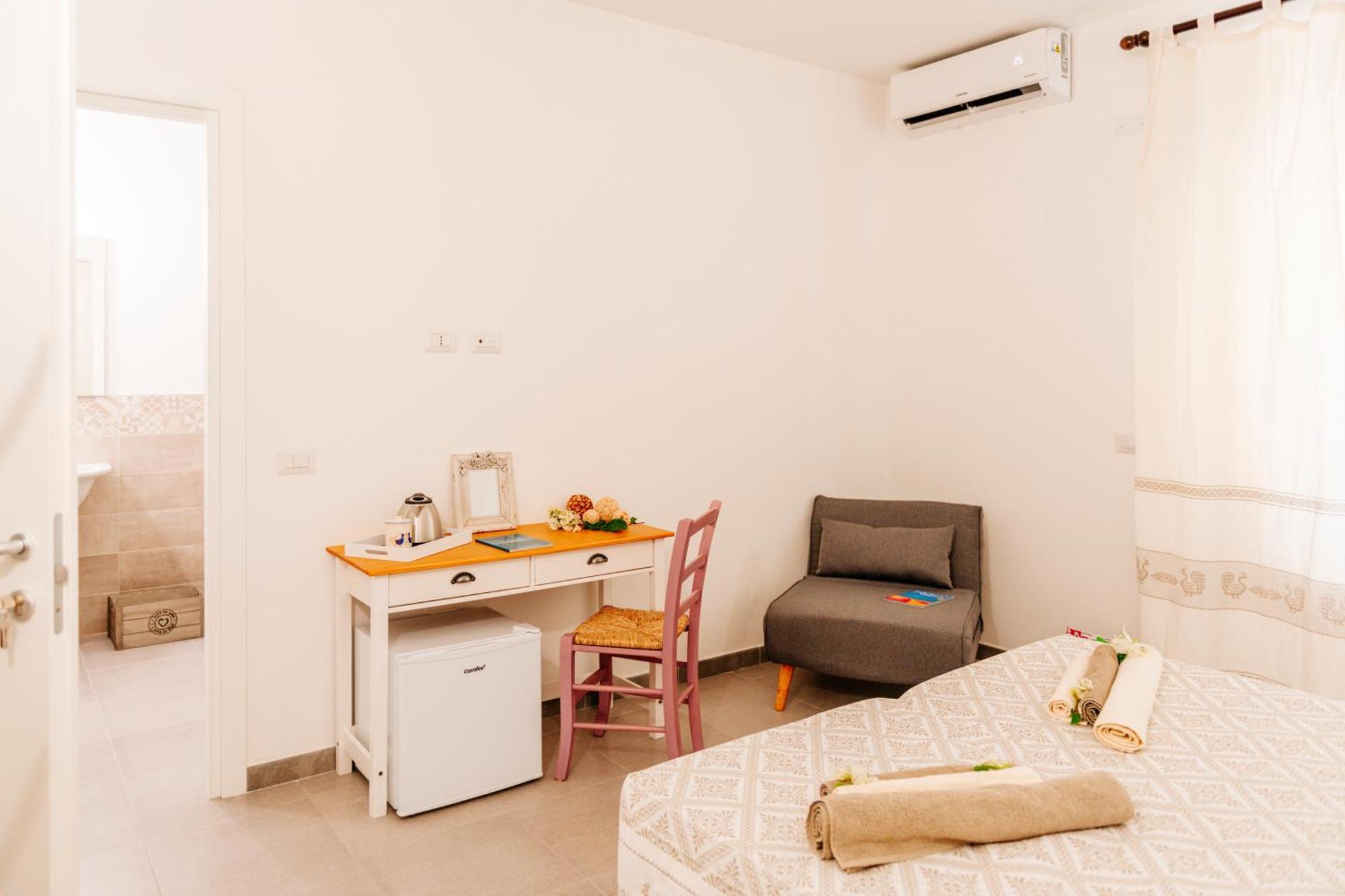 Domo Mediterranea Affittacamere-Guest House SantʼAntìoco Екстериор снимка