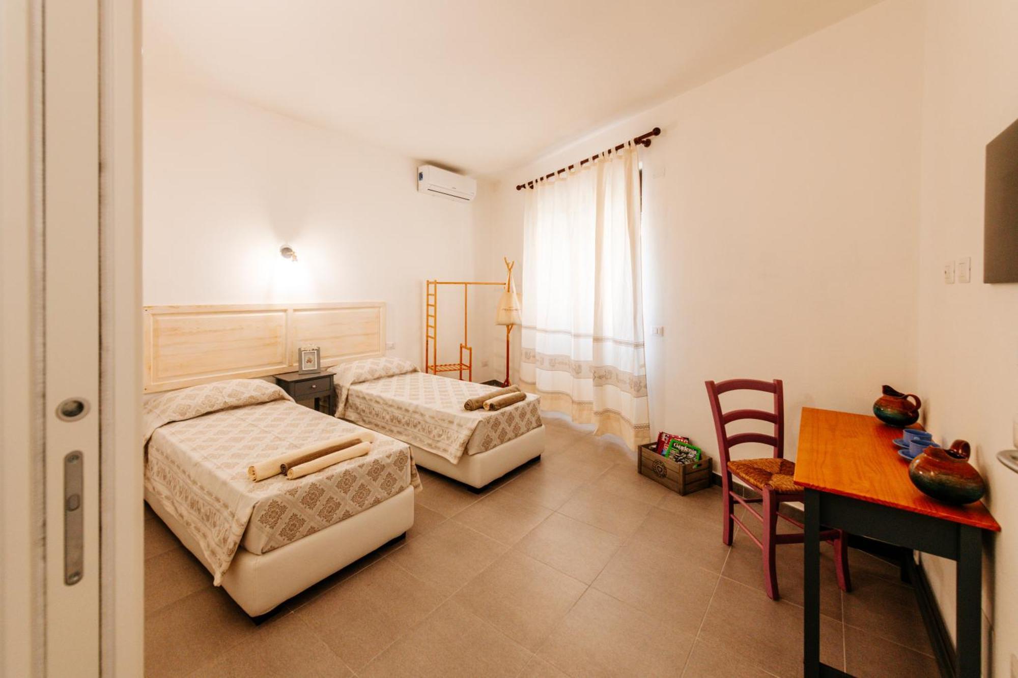 Domo Mediterranea Affittacamere-Guest House SantʼAntìoco Екстериор снимка