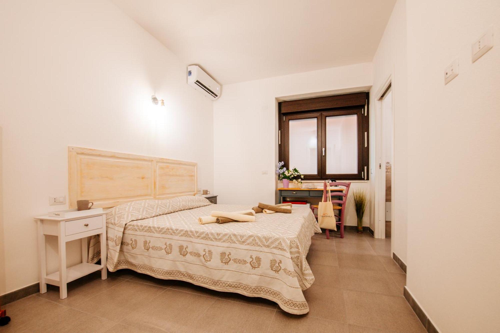 Domo Mediterranea Affittacamere-Guest House SantʼAntìoco Екстериор снимка