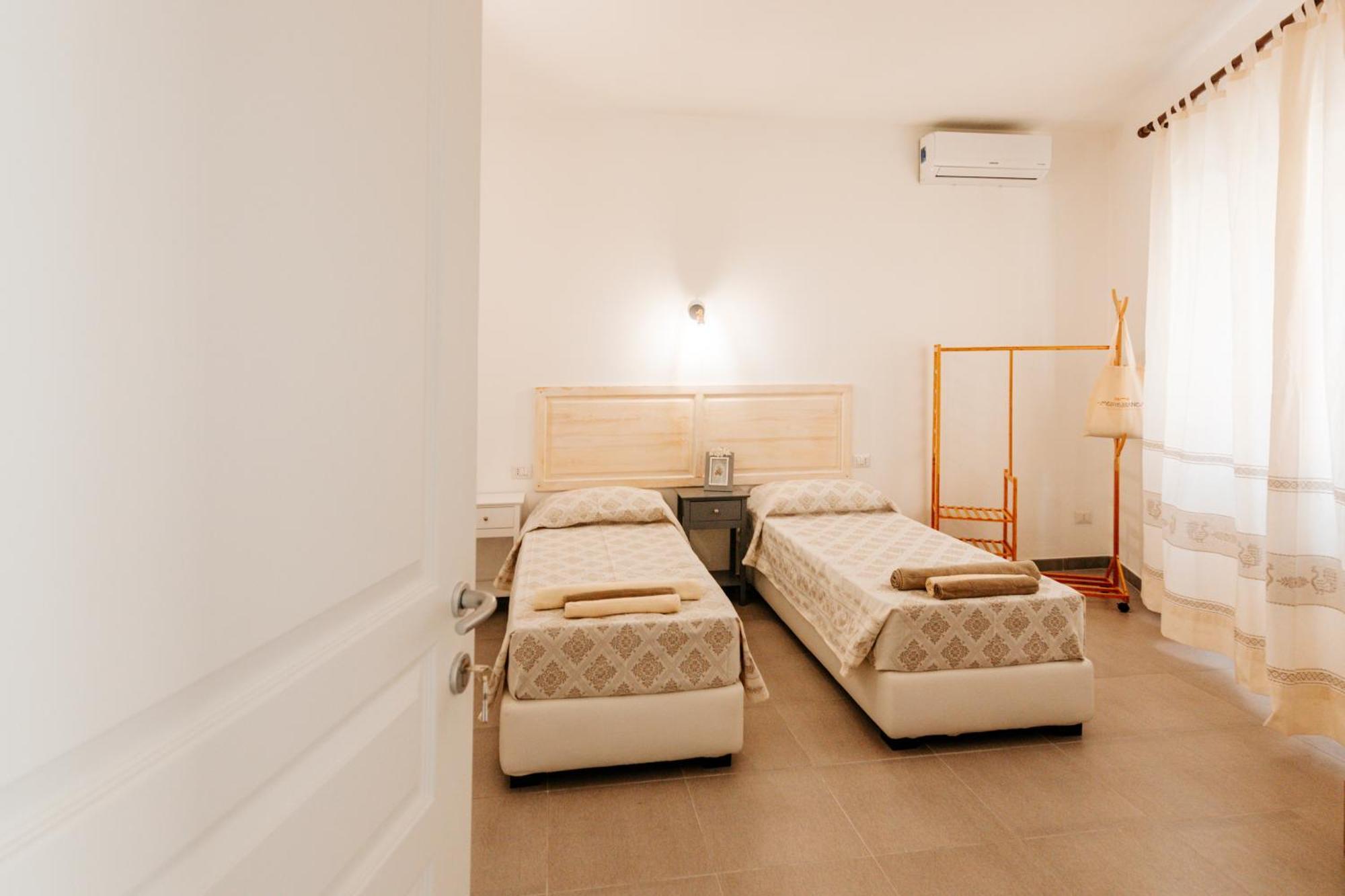 Domo Mediterranea Affittacamere-Guest House SantʼAntìoco Екстериор снимка