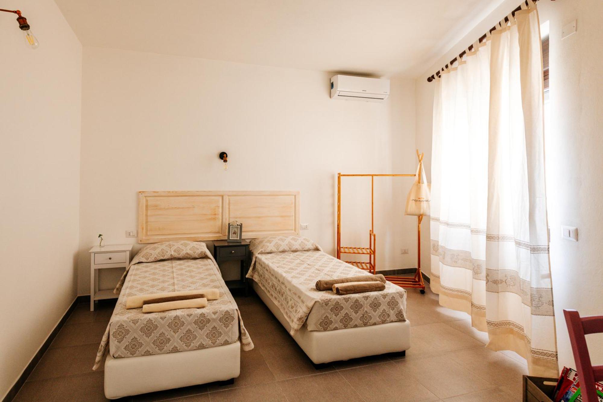 Domo Mediterranea Affittacamere-Guest House SantʼAntìoco Екстериор снимка