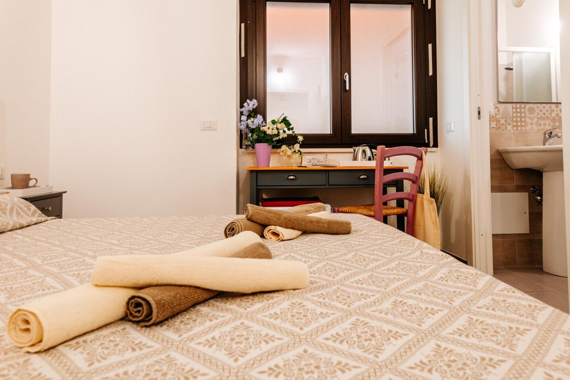 Domo Mediterranea Affittacamere-Guest House SantʼAntìoco Екстериор снимка